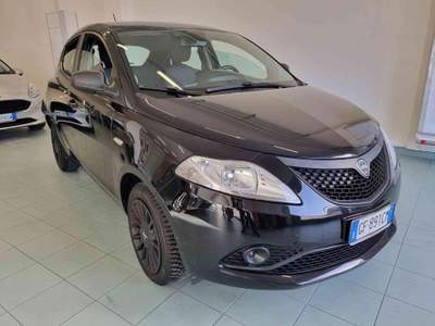 Lancia Ypsilon 1.0 FireFly 5 porte S&S Hybrid Ecochic Silver Nero usata Vasto