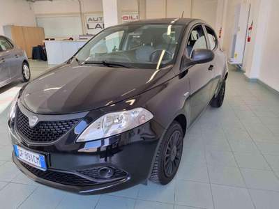 Lancia Ypsilon 1.0 FireFly 5 porte S&S Hybrid Ecochic Silver Nero usata Vasto