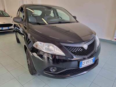 Lancia Ypsilon 1.0 FireFly 5 porte S&S Hybrid Ecochic Silver Nero usata Vasto