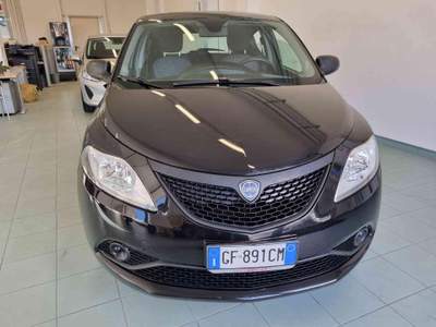 Lancia Ypsilon 1.0 FireFly 5 porte S&S Hybrid Ecochic Silver Nero usata Vasto