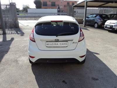 Ford Fiesta 1.5 TDCi 75CV 5 porte Titanium Bianco usata Giugliano in Campania