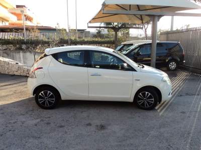 Lancia Ypsilon 1.2 69 CV 5 porte Gold Bianco usata Giugliano in Campania