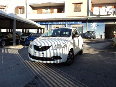Lancia Ypsilon 1.2 69 CV 5 porte Gold Bianco usata Giugliano in Campania