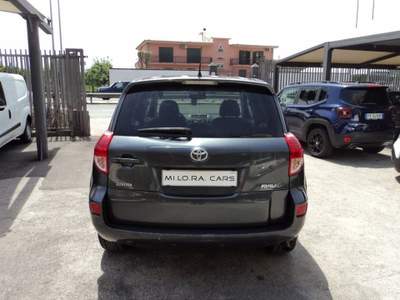 Toyota RAV4 RAV4 2.2 D-4D 177 CV Luxury 4X4 Grigio usata Giugliano in Campania