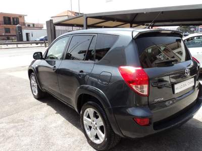 Toyota RAV4 RAV4 2.2 D-4D 177 CV Luxury 4X4 Grigio usata Giugliano in Campania