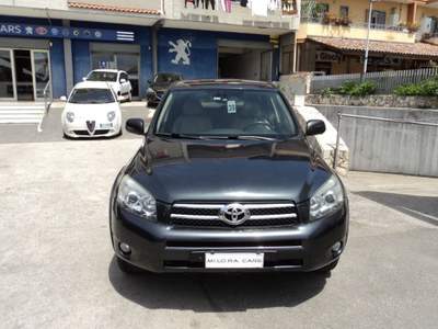Toyota RAV4 RAV4 2.2 D-4D 177 CV Luxury 4X4 Grigio usata Giugliano in Campania