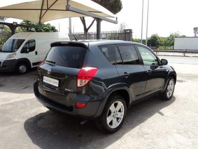 Toyota RAV4 RAV4 2.2 D-4D 177 CV Luxury 4X4 Grigio usata Giugliano in Campania