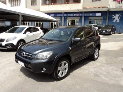 Toyota RAV4 RAV4 2.2 D-4D 177 CV Luxury 4X4 Grigio usata Giugliano in Campania