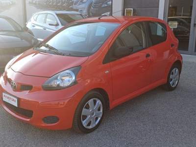 Toyota Aygo 1.0 12V VVT-i 5 porte Now Rosso usata San Nicola Manfredi