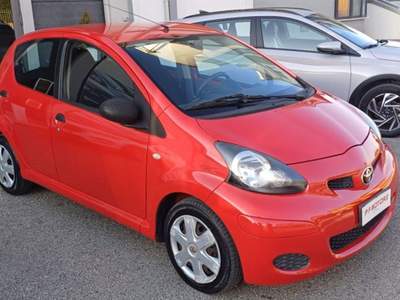 Toyota Aygo 1.0 12V VVT-i 5 porte Now Rosso usata San Nicola Manfredi