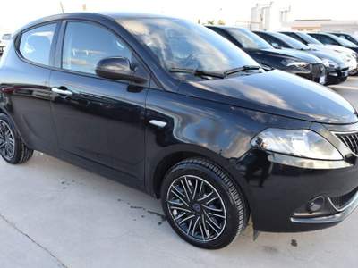 Lancia Ypsilon 1.0 FireFly 5 porte S&S Hybrid Gold Nero usata San Vito dei Normanni