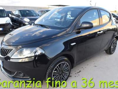 Lancia Ypsilon 1.0 FireFly 5 porte S&S Hybrid Gold Nero usata San Vito dei Normanni