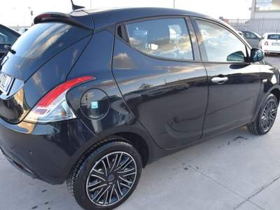Lancia Ypsilon 1.0 FireFly 5 porte S&S Hybrid Gold Nero usata San Vito dei Normanni