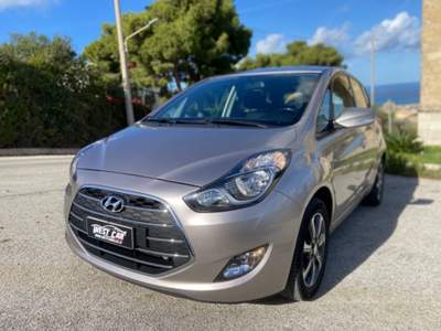 Hyundai ix20 1.4 CRDI 90 CV XPossible GUIDABILE NEOPATENTATI Argento usata Valderice