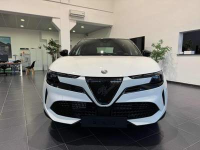 Alfa Romeo Junior 1.2 136 CV Hybrid eDCT6 Bianco usata Melpignano