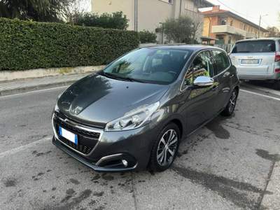 Peugeot 208 1° serie PureTech 82 5 porte Active Grigio usata Bregnano