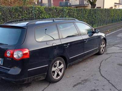 Volkswagen Passat 2.0 16V TDI Var. DSG Business Nero usata Bregnano