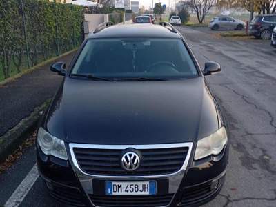 Volkswagen Passat 2.0 16V TDI Var. DSG Business Nero usata Bregnano