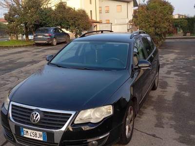 Volkswagen Passat 2.0 16V TDI Var. DSG Business Nero usata Bregnano