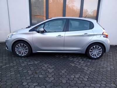 Peugeot 208 1.2 PURETECH 5 PORTE OK NEOPATENTATO Argento usata Barzanò