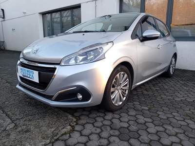 Peugeot 208 1.2 PURETECH 5 PORTE OK NEOPATENTATO Argento usata Barzanò