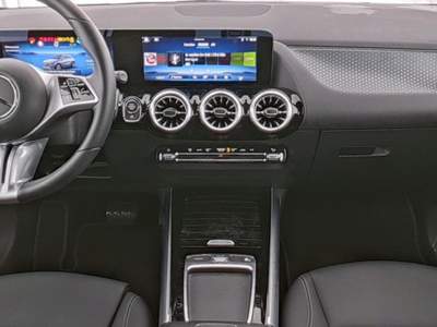 Mercedes-Benz GLA Progressive Line Advanced Plus Nero usata Magenta