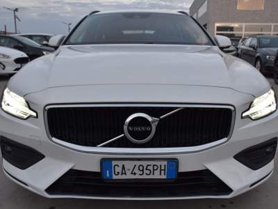 Volvo V60 D3 Geartronic Business *Navi,Sensori,LED* Bianco usata San Vito dei Normanni