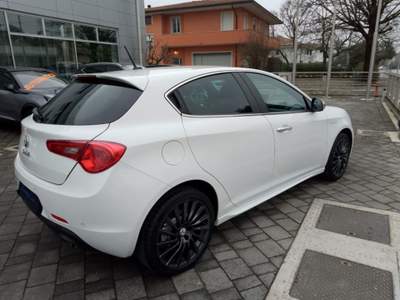 Alfa Romeo Giulietta 2.0 JTDm-2 140 CV Distinctive Bianco usata Piombino Dese