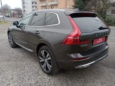 Volvo XC60 B5 AWD automatico Ultimate Bright Grigio usata San Martino Siccomario