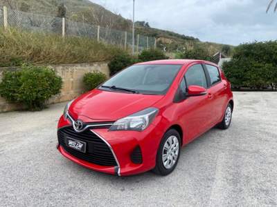 Toyota Yaris 1.0 5 porte Cool Rosso usata Valderice
