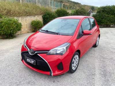 Toyota Yaris 1.0 5 porte Cool Rosso usata Valderice