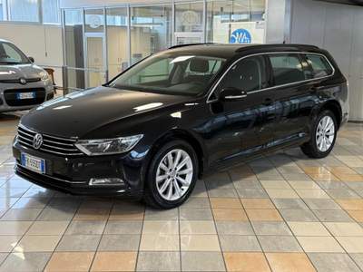 Volkswagen Passat 2.0 TDI DSG Business BlueMotion Tech Nero usata Stradella