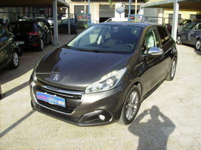 Peugeot 208 PureTech 82 5 porte Style Grigio usata Giarre