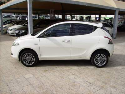 Lancia Ypsilon 0.9 TwinAir 85 CV 5 porte Metano Ecochic Gold Bianco usata Giarre