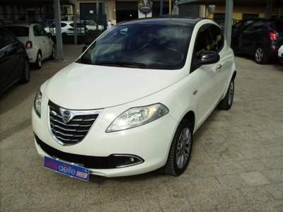 Lancia Ypsilon 0.9 TwinAir 85 CV 5 porte Metano Ecochic Gold Bianco usata Giarre