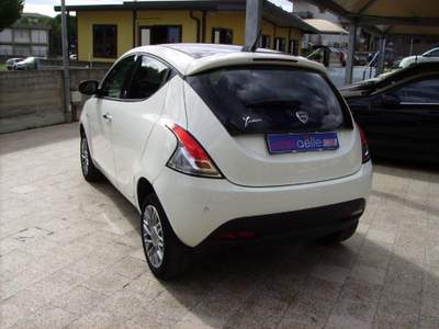 Lancia Ypsilon 0.9 TwinAir 85 CV 5 porte Metano Ecochic Gold Bianco usata Giarre
