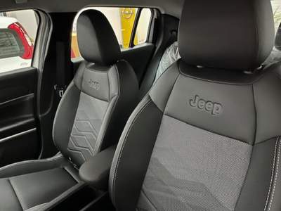 Jeep Avenger 1.2 Turbo Altitude Bianco usata Marsala