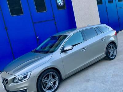 Volvo V60 D4 Geartronic R-design Momentum Grigio usata Pisogne