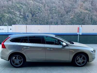 Volvo V60 D4 Geartronic R-design Momentum Grigio usata Pisogne