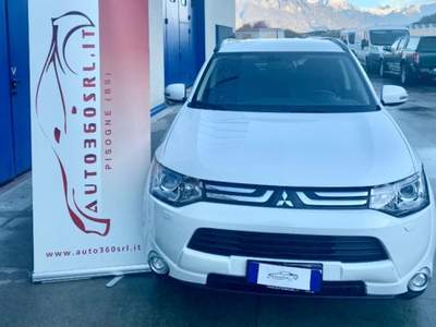 Mitsubishi Outlander 2.2 DI-D 4WD  Instyle AUT. 7p. Bianco usata Pisogne