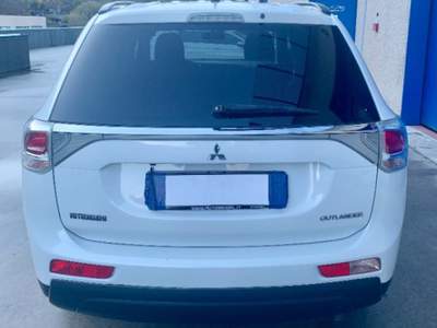Mitsubishi Outlander 2.2 DI-D 4WD  Instyle AUT. 7p. Bianco usata Pisogne