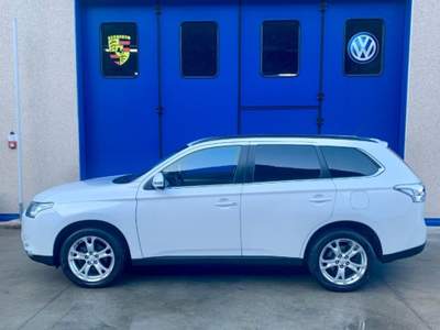 Mitsubishi Outlander 2.2 DI-D 4WD  Instyle AUT. 7p. Bianco usata Pisogne