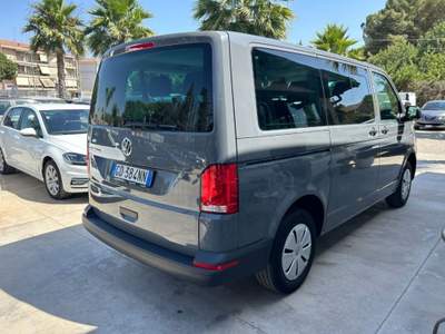 Volkswagen Caravelle 2.0 TDI 110CV T.Line 9 P.ti Grigio usata Caltagirone