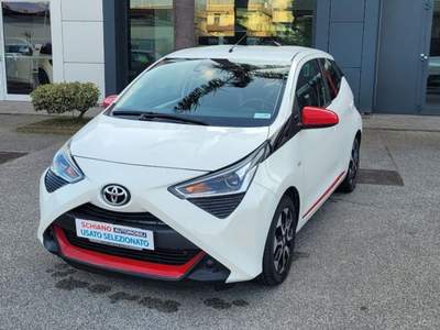 Toyota Aygo Connect 1.0 VVT-i 72CV 5 porte x-business MMT Bianco usata Monte di Procida