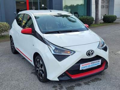 Toyota Aygo Connect 1.0 VVT-i 72CV 5 porte x-business MMT Bianco usata Monte di Procida