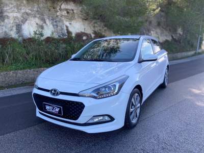 Hyundai i20 1.1 CRDi 12V 5 porte Comfort NEOPATENTATI Bianco usata Valderice