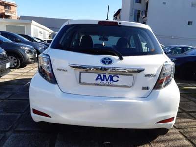 Toyota Yaris 1.5 Hybrid 5 porte Lounge Più Bianco usata Pompei