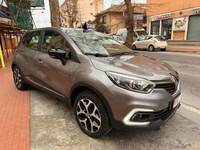 Renault Captur TCe 12V 90 CV Sport Edition Grigio usata Albisola Superiore