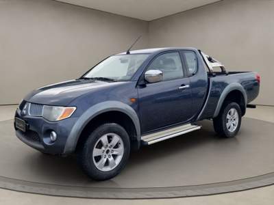 Mitsubishi L200 2.5 DI-D/136CV Club Cab Inv. Plus Grigio usata Tertenia