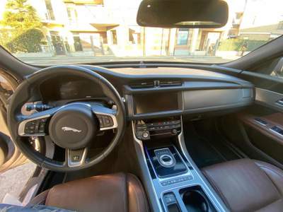 Jaguar XF Sportbrake 2.0 D 180 CV aut. R-Sport Grigio usata Collegno